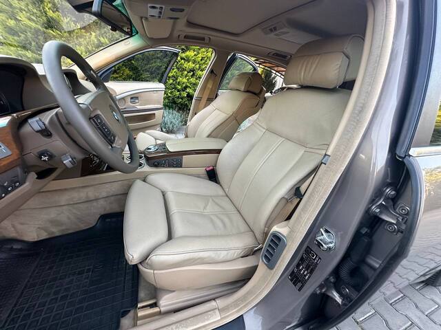 Срочная продажа авто BMW 745 Li фото 2