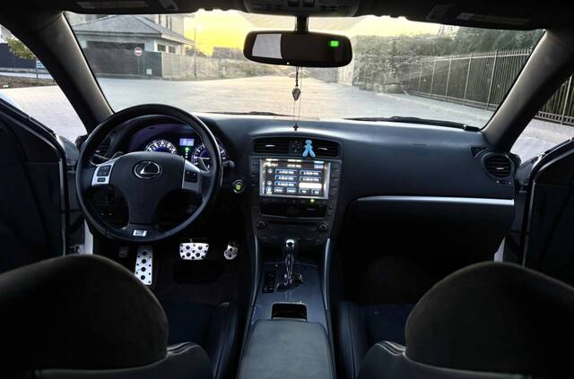 Срочная продажа авто Lexus IS фото 3