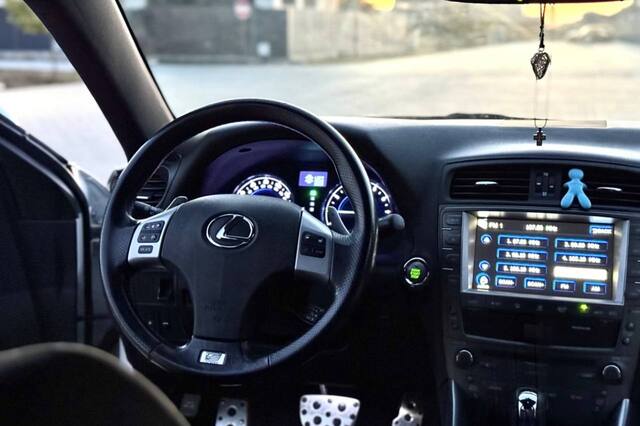 Срочная продажа авто Lexus IS фото 2