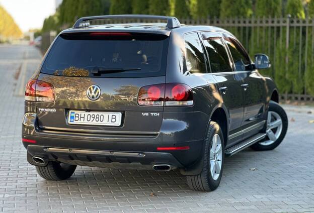 Срочная продажа авто Volkswagen Toureg фото 7