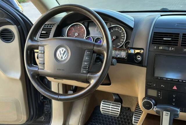 Срочная продажа авто Volkswagen Toureg фото 2