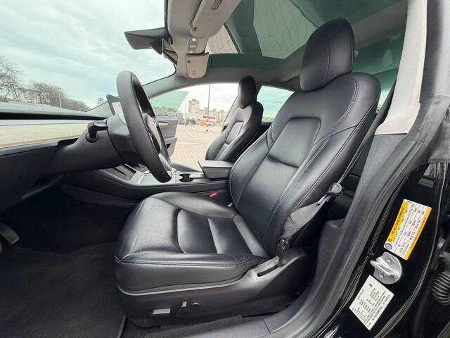 Срочная продажа авто Tesla Model 3 фото 5