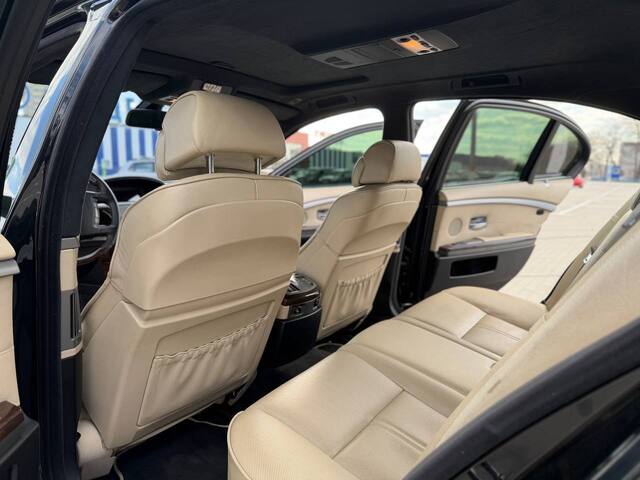 Срочная продажа авто BMW 7 Series 750i фото 3