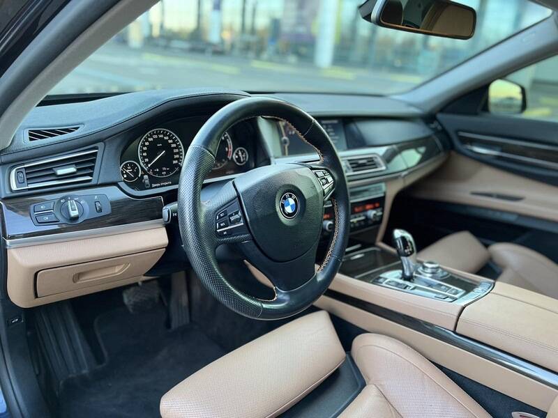 Срочная продажа авто BMW 730 фото 4