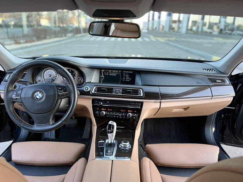 Срочная продажа авто BMW 730 фото 3