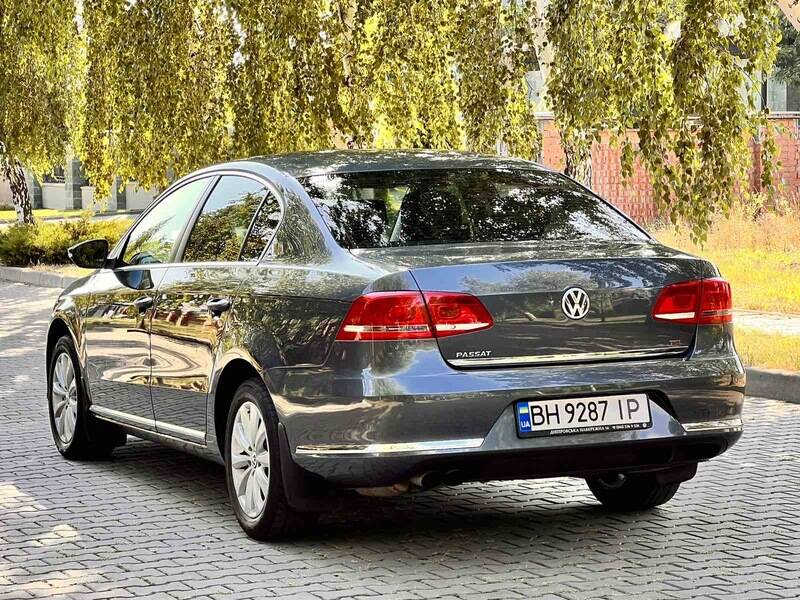 Срочная продажа авто Volkswagen Passat B7 фото 6