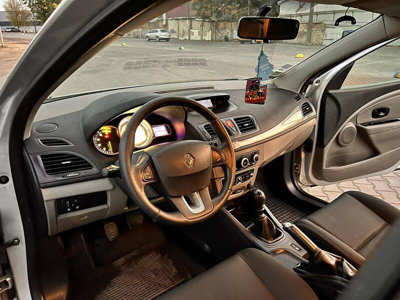 Срочная продажа авто Renault Megane фото 10