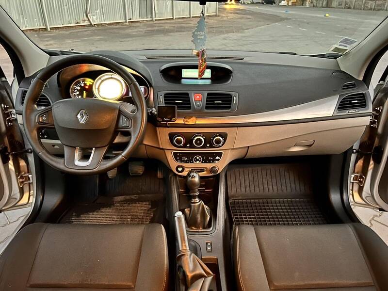 Срочная продажа авто Renault Megane фото 7