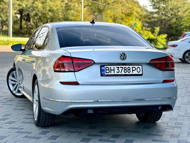 Срочная продажа авто Volkswagen Passat B8 фото 4