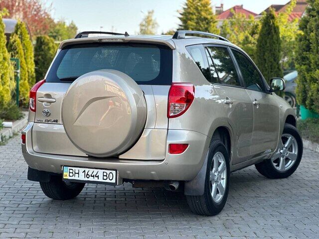 Срочная продажа авто Toyota RAV4 фото 7