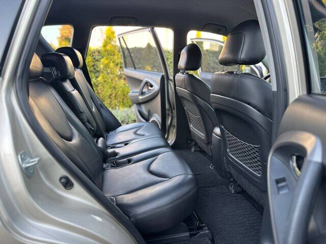 Срочная продажа авто Toyota RAV4 фото 6