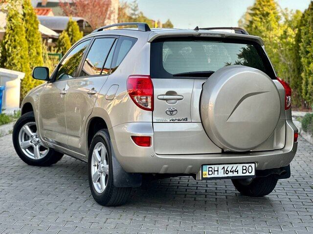 Срочная продажа авто Toyota RAV4 фото 5