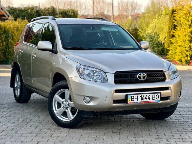 Срочная продажа авто Toyota RAV4 фото 3