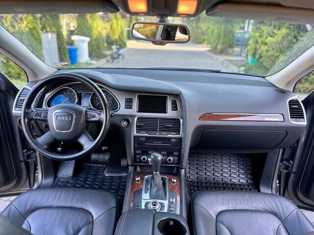 Срочная продажа авто Audi Q7 фото 3