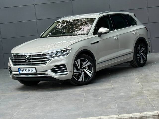 Срочная продажа авто Volkswagen Touareg фото 9