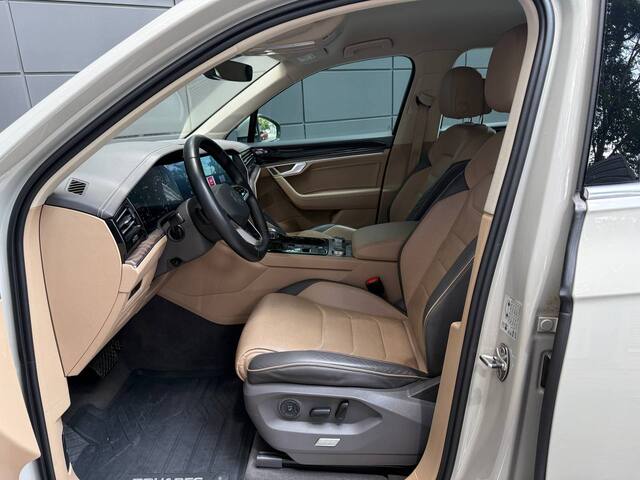 Срочная продажа авто Volkswagen Touareg фото 2