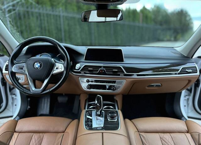Срочная продажа авто BMW 7 Series фото 2