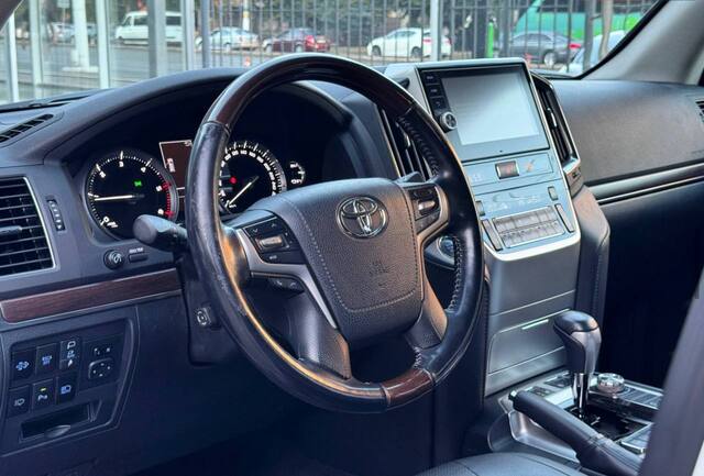 Срочная продажа авто Toyota Land Cruiser 200 фото 5