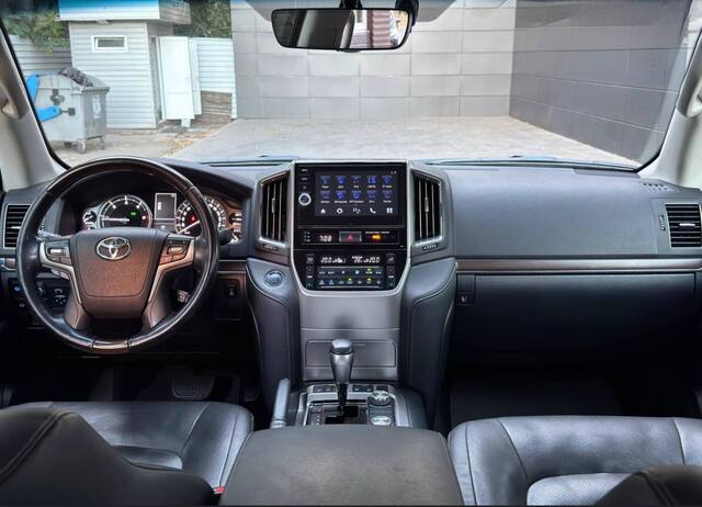 Срочная продажа авто Toyota Land Cruiser 200 фото 2