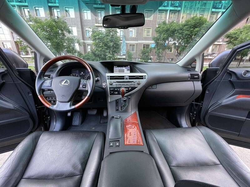 Срочная продажа авто Lexus RX фото 3