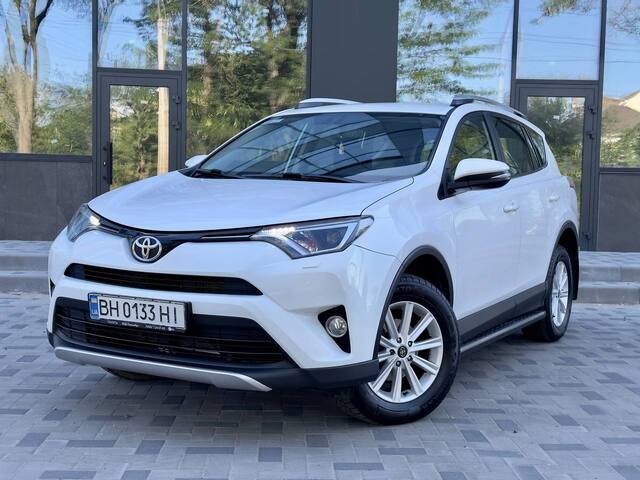 Срочная продажа авто Toyota RAV4 фото 1