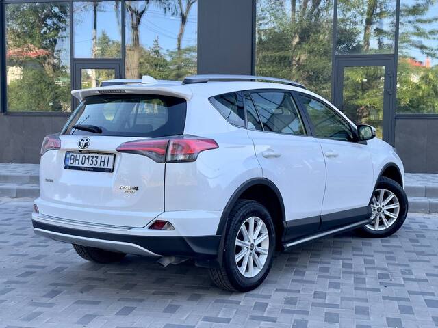 Срочная продажа авто Toyota RAV4 фото 6