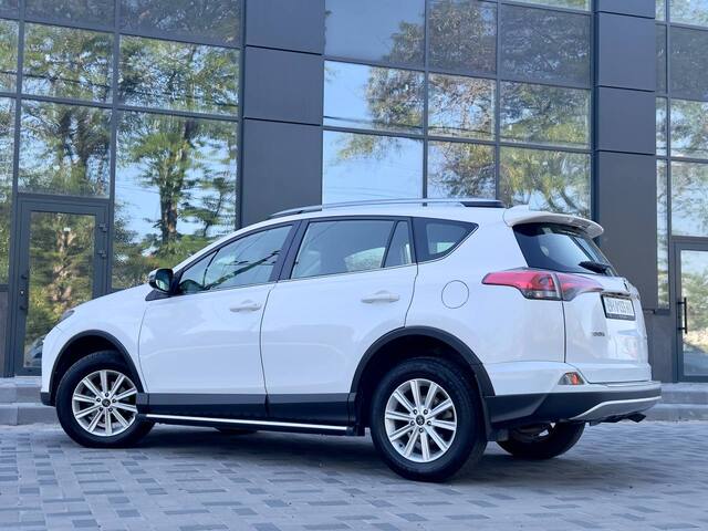 Срочная продажа авто Toyota RAV4 фото 4