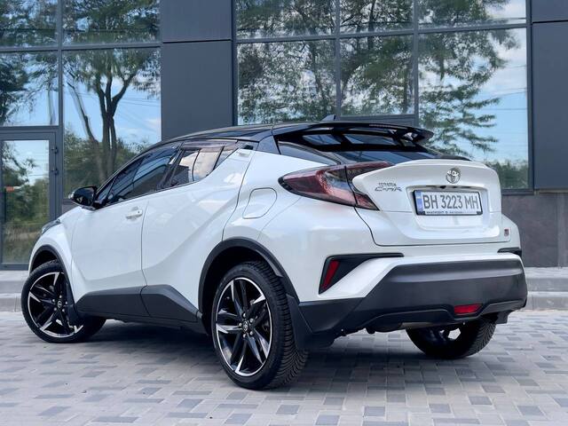 Срочная продажа авто Toyota C-HR фото 2