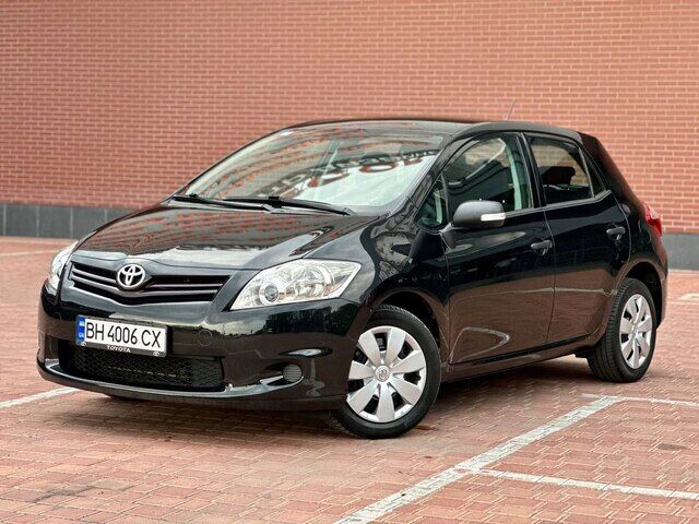 Срочная продажа авто Toyota Auris фото 1