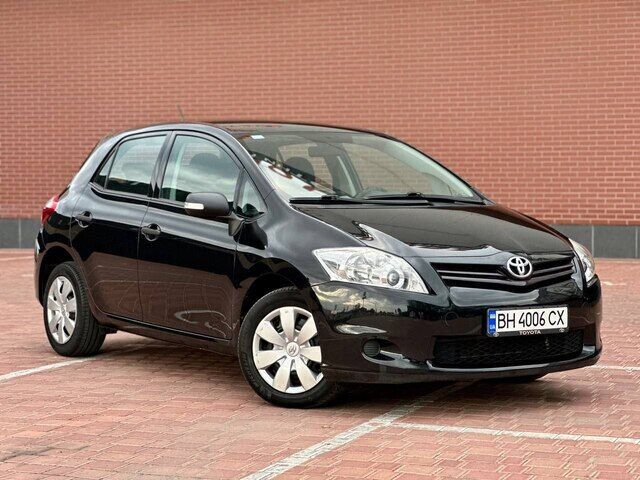 Срочная продажа авто Toyota Auris фото 3