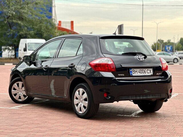 Срочная продажа авто Toyota Auris фото 2