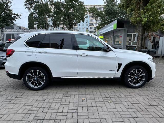 Срочная продажа авто BMW X5 M50i фото 2