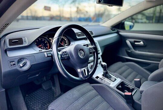 Срочная продажа авто Volkswagen Passat CC фото 3