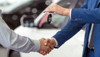 Как правильно оформить покупку и продажу автомобиля